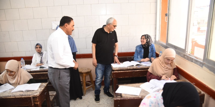 التربية والتعليم: تفتيش طلاب الثانوية العامة 2023 أثناء الامتحان وتحويل هذه الفئة إلى النيابة العامة