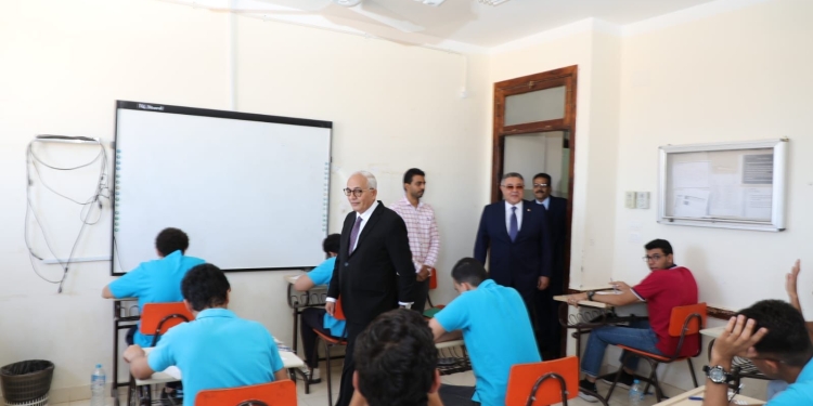 لجان الثانوية العامة 2023 تبدأ في استقبال الطلاب لاخر يوم بالامتحانات