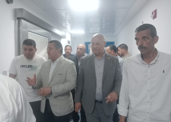 رئيس جامعة بنها يتفقد أعمال التطوير والخدمات الطبية بالمستشفى الجامعي