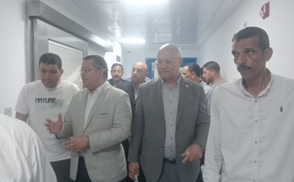 رئيس جامعة بنها يتفقد أعمال التطوير والخدمات الطبية بالمستشفى الجامعي