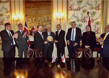 وزير التعليم العالي يشهد تسلم جامعة النهضة شهادة تصنيف ٤ نجوم “كيو إس” بلندن