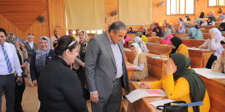 رئيس جامعة كفر الشيخ يتفقد اختبارات القدرات بكليتي التربية الرياضية والتربية النوعية