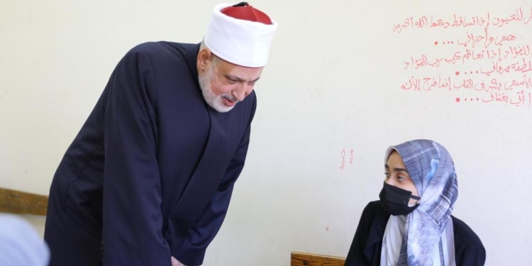 وكيل الأزهر يتفقد امتحانات الثانوية الأزهرية والهدوء والاستقرار يسود اللجان