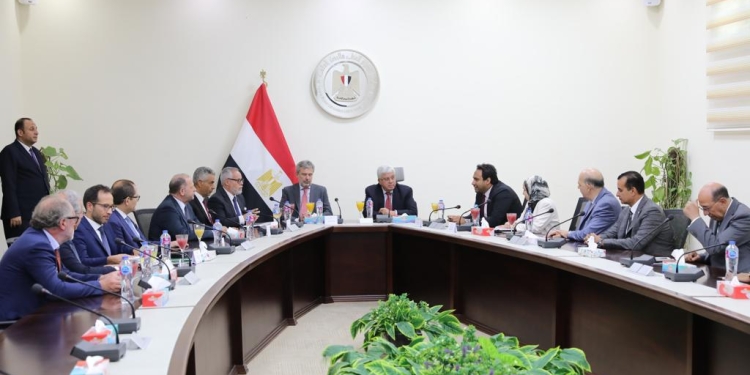 وزير التعليم العالي يبحث مع سفير ايطاليا انشاء فرع لجامعتي لويجي فانفيتيلي ونابولي فيديريكو الثاني