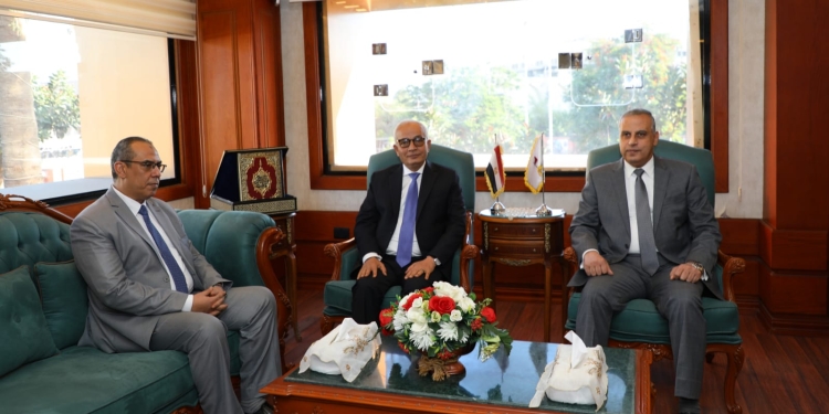 الثانوية العامة 2023.. إصابة طالبة بضيق تنفس داخل اللجنة