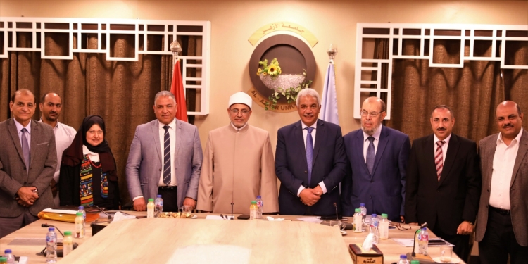 رئيس جامعة الأزهر يترأس اجتماع مجلس إدارة مركز الحاسب الآلي ويوصي بعقد دورات تدريبية للموظفين والطلاب في مجالات التحول الرقمي