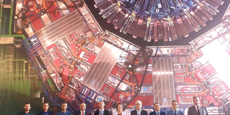 وزير التعليم العالي يبحث مع الأوروبي للأبحاث النووية اطلاق برنامج منح للباحثين المصريين