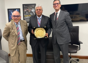 عاشور يلتقي بوزير التعليم العالي البريطاني لبحث سُبل التعاون المُشترك بين البلدين