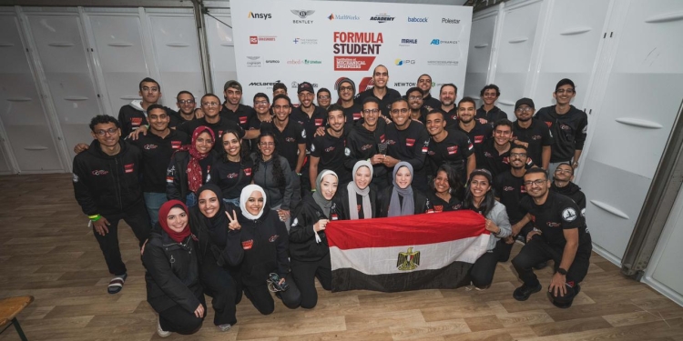 فريق هندسة عين شمس يفوز بالمركز الأول في تصميم سيارات السباق بالمملكة المتحدة