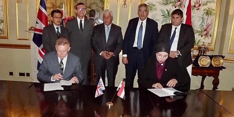 مذكرة تفاهم بين التعليم العالي والكلية الملكية للجراحين بأدنبرة