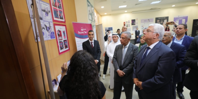 وزير التعليم العالي يزور الجامعة العربية المفتوحة بمصر ويشيد بجاهزيتها