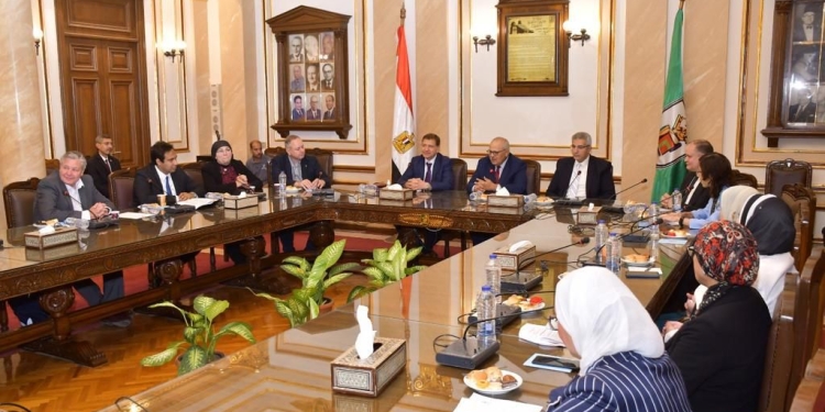 جامعة القاهرة توقع بروتوكول تعاون للدرجات العلمية المزدوجة مع جامعة ايست لندن البريطانية