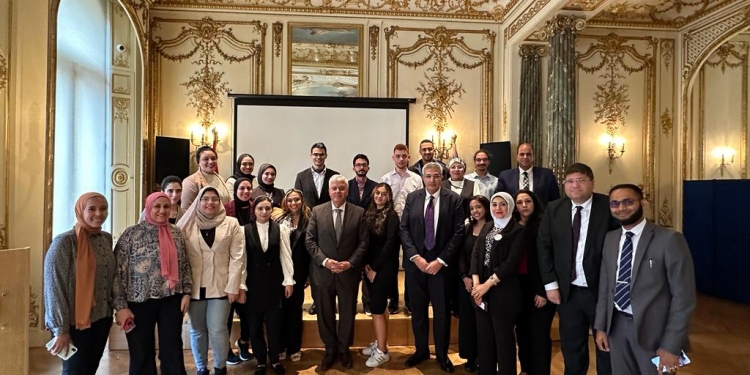 وزير التعليم العالي يلتقي الطلاب الدارسين بالمملكة المتحدة