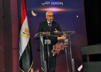 أحمد كريمة: قرار "التعليم" بحظر إرتداء النقاب بالمدارس "صائب"