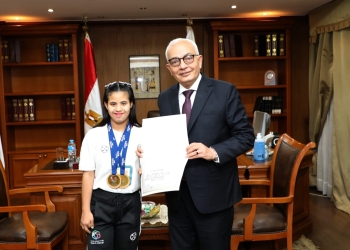 توجت بذهبيتين وفازت بالمركز الأول عالميًا.. حكاية فاطمة الزهراء أسرع عداءة «داون» في مصر