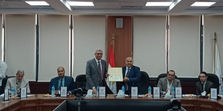 “حقوق عين شمس” يضع ضوابط الحصول على جائزة أفضل رسائل الدكتوراه