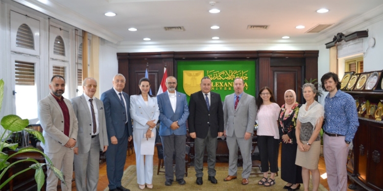 رئيس جامعة الإسكندرية يبحث التعاون مع وفد جامعة فيرجينيا تك الأمريكية