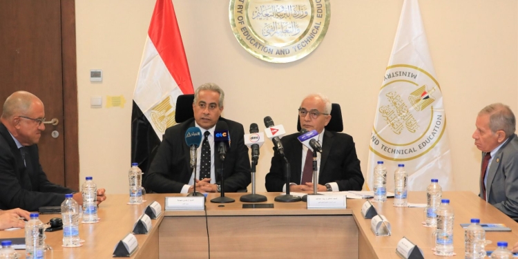 بـ5 تخصصات جديدة.. وزيرا التعليم والعمل يوقعان اتفاقات لإطلاق 5 مدارس للتكنولوجيا التطبيقية العام الدراسي الجديد