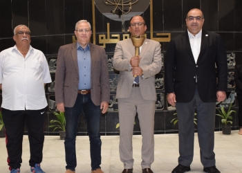 رئيس جامعه حلوان يطلق شعلة أسبوع شباب الجامعات