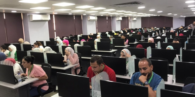 بدء تقييم المتقدمين لمسابقة ٣٠ ألف معلم مساعد حتى ٢١ أكتوبر