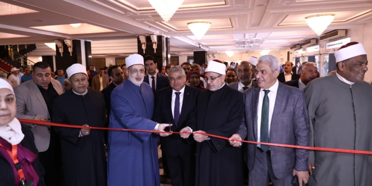 وكيل الأزهر ورئيس الجامعة وقيادات الأزهر يفتتحون الملتقى البيئي العاشر لجامعة الأزهر تحت شعار: «بيئتنا حياتنا»