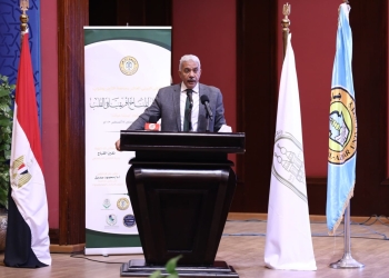 نائب رئيس جامعة الأزهر: العالم اليوم أمام أزمة كونية قاسية لم تعد تتحمل أن نقف أمامها موقف المتفرج