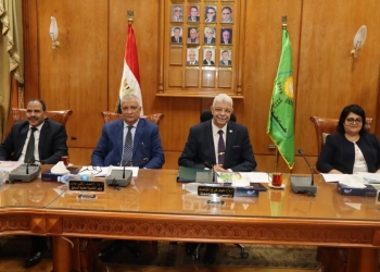 رئيس جامعة المنوفية يوافق على صرف مكافئتين للعاملين.. تعرف على السبب
