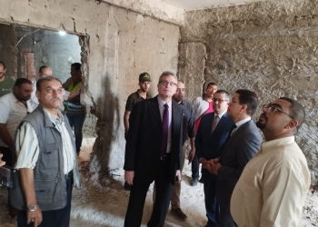 رئيس جامعة بنها يتفقد أعمال التجديدات بمبنى الجراحة بالمستشفى الجامعي