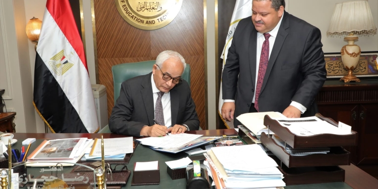 «حجازي» يعتمد نتيجة الدبلومات 2023 الدور الثاني بنسبة نجاح 92,4%