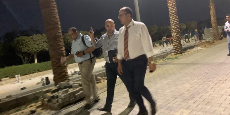 رئيس جامعة حلوان يتفقد استعدادات أسبوع شباب الجامعات
