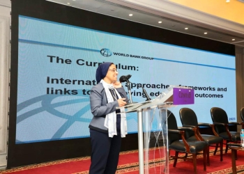 مسئولة بالبنك الدولي تستعرض ممارسات تطوير الإطار العام للمناهج