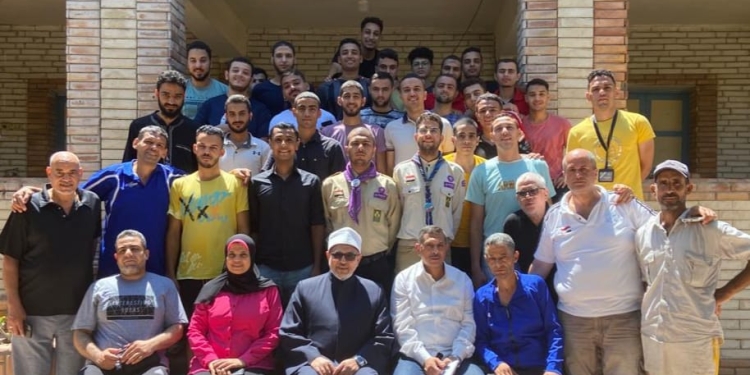 رئيس جامعة الأزهر يقيم لقاءً مفتوحًا مع أبنائه الطلاب في معسكر الشباب بجمصة ويفتتح معرضًا خيريًّا للملابس