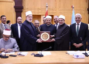 مجلس جامعة الأزهر يكرم نائب الوجه البحري وعمداء الكليات الذين بلغوا السن القانونية