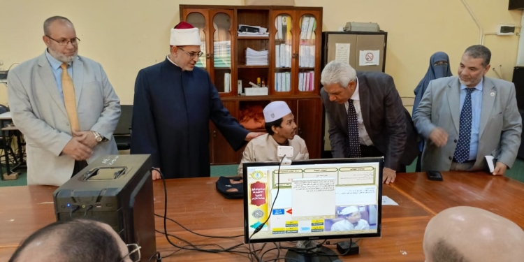 رئيس جامعة الأزهر يتفقد لجان امتحانات الدراسات العليا بكلية الدراسات الإسلامية والعربية بنين