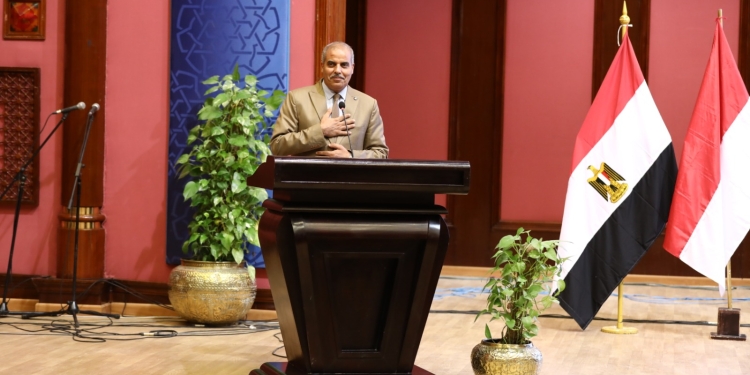 نائب رئيس المنظمة العالمية لخريجي الأزهر خلال ندوة «الحضارة والفكر الإسلامي ودور خريجي الأزهر في تطبيق القيم الأزهرية» يشدد على ضرورة التحلي بالأخلاق والعلم