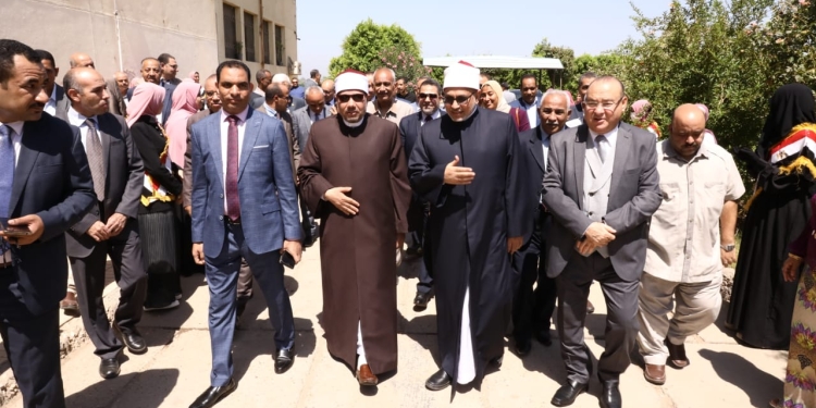 نائب رئيس جامعة الأزهر وعمداء الكليات يستقبلون رئيس جامعة الأزهر في أول زيارة رسمية له لفرع أسيوط