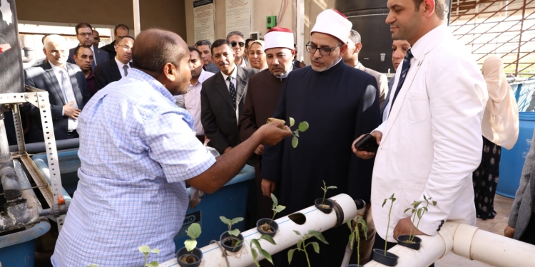 رئيس جامعة الأزهر يتفقد كلية العلوم بأسيوط ويشيد بوحدة الأكوابونيك ثمرة التعاون مع الجانب الألماني