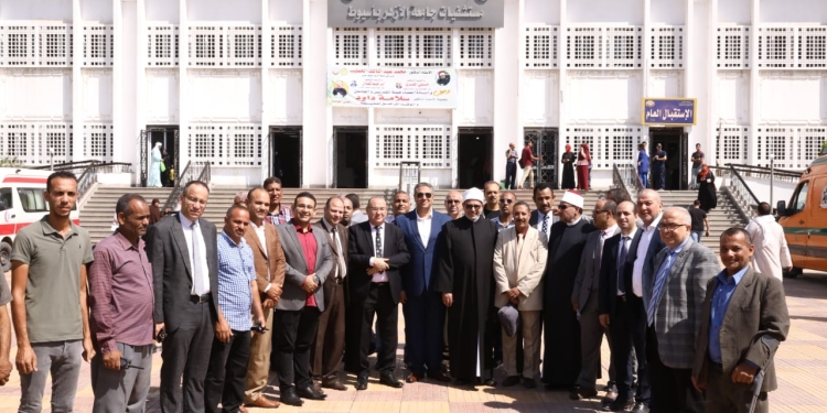 رئيس جامعة الأزهر يتفقد المستشفي الجامعي بأسيوط ويشيد بجهودها في علاج المواطنين بمحافظات الصعيد