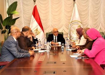 «حجازي» يوجه بإعداد مواد تعليمية للمناهج ب١٥ يوما وتحميلها على موقع الوزارة