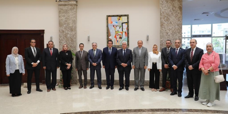 وزيرا التعليم العالي والصحة يشهدان توقيع بروتوكولات بين طب المنصورة ومديرية الصحة بالدقهلية