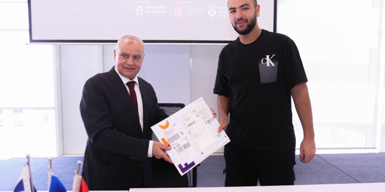 الجامعات الأوروبية في مصر تحتفل بتسلم الطلاب شهادة جامعة لندن وتمنح السابعة على الجمهورية أدبي منحة كاملة ببرنامج السيكولوجي