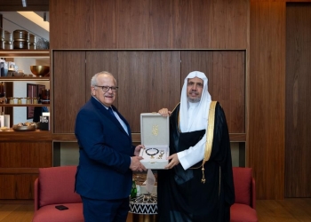 رئيس هيئة علماء المسلمين يكرم الدكتور الخشت خلال مشاركته فى فعاليات مؤتمر رابطة الجامعات الإسلامية