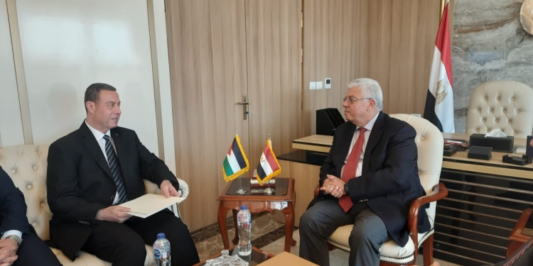 وزير التعليم العالي يستقبل السفير الفلسطيني لبحث التعاون المُشترك
