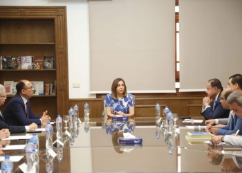 وزيرة الثقافة ورئيس جامعة حلوان يبحثان سبل التعاون المشترك