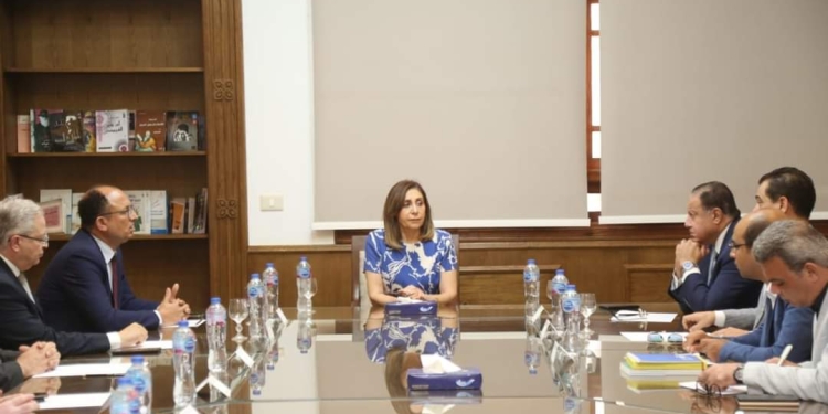 وزيرة الثقافة ورئيس جامعة حلوان يبحثان سبل التعاون المشترك