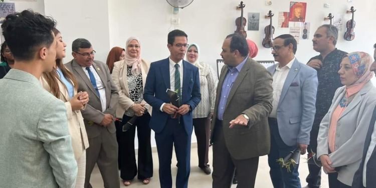 رئيس جامعة بنها يفتتح غرفة الموسيقي بمركز رعاية الموهوبين والمُبدعين