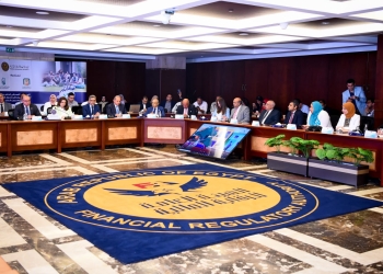 وزيرة الهجرةتبحث مع المسئولين ( وثيقة حماية دولارية ) للمصريين بالخارج