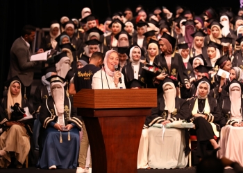 عميدة كلية طب بنات الأزهر بالقاهرة تهنئ الدفعة 51