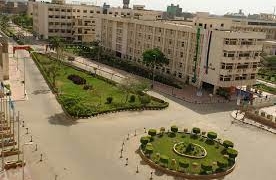 رئيس جامعة الزقازيق يستقبل شعلة وعلم أسبوع شباب الجامعات الـ13