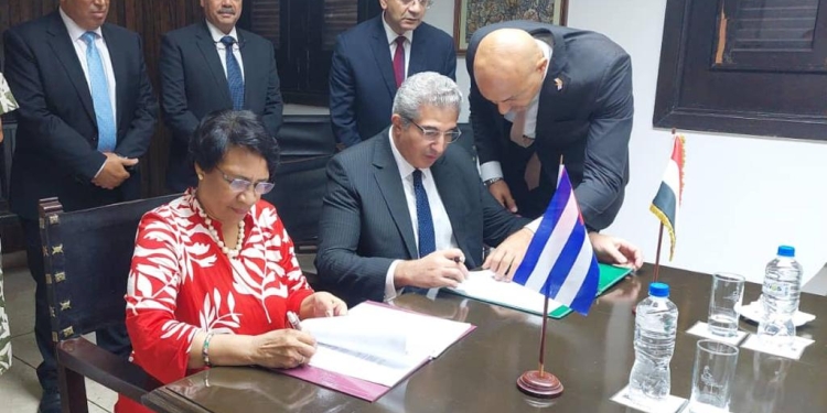 «الأعلى للجامعات» يوقع على «اتفاق إطاري» مع جامعة هافانا